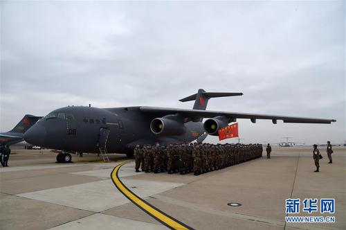 　2月13日，一批增援武汉的军队医护人员乘坐国产运-20运输机抵达武汉天河机场。新华社记者 黎云 摄