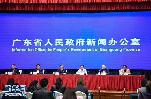 这是2月13日举行的广东省人民政府新闻发布会现场。  新华社记者 邓华 摄