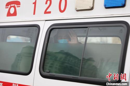 内蒙古首例危重症新冠肺炎患者在满洲里出院