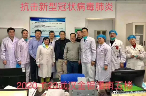 北京协和医院内科重症医学科主任杜斌教授（左三）