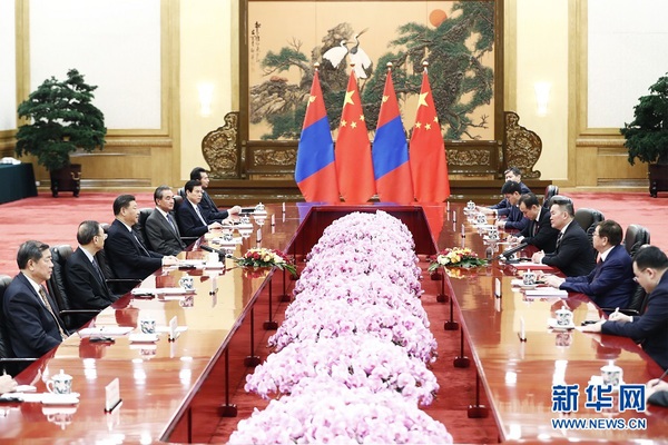 2月27日，国家主席习近平在北京人民大会堂同蒙古国总统巴特图勒嘎会谈。 新华社记者 刘彬 摄