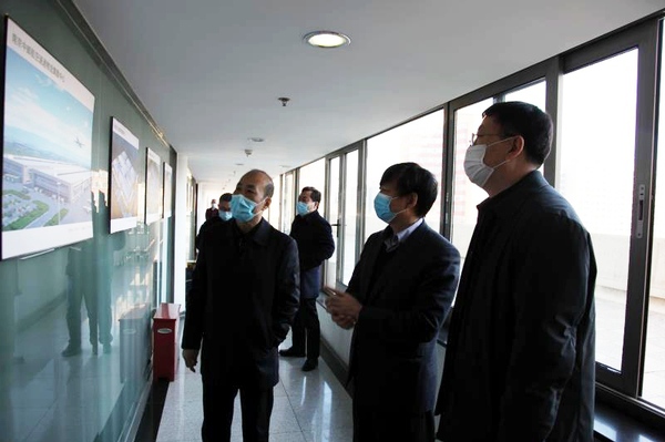 宋主席带队走访中国邮政航空有限责任公司，观看企业介绍宣传栏