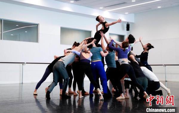 上海芭蕾舞团融合芭蕾与昆曲推出跨界作品《浮生一梦》