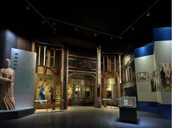 　　以下40件国宝级文物，由国家文物局根据地方文物部门和有关方面专家的意见评选出，并印发有《首批禁止出国（境）展览文物目录》，规定这40件国宝此后永久不准出国展览