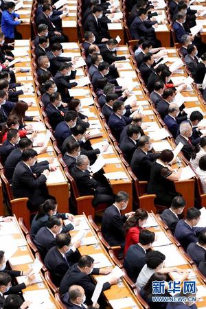5月25日，十三届全国人大三次会议在北京人民大会堂举行第二次全体会议。 新华社记者 刘卫兵 摄
