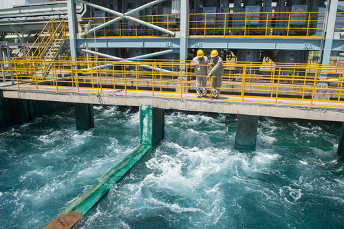 2017年4月26日拍摄的印度尼西亚巴厘岛一期燃煤电站冷却水排放出口照片。新华社记者杜宇摄