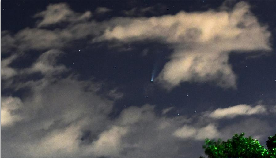 尼欧怀兹彗星现身北马其顿夜空