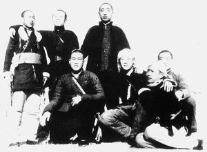 一九四四年，时任冀中军区第九分区参谋长的李健（后排右一）与战友。