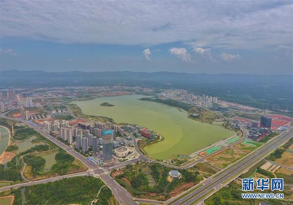 7月28日拍摄的成都科学城（无人机照片）。新华社记者 刘坤 摄