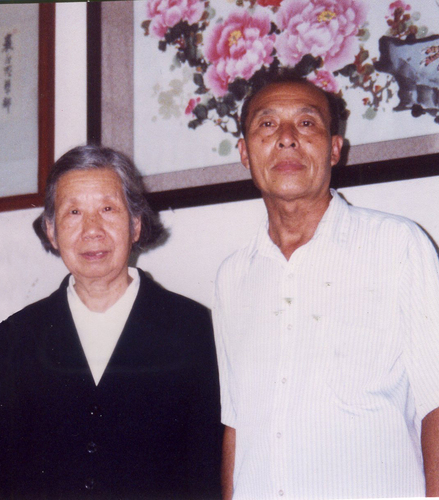 郁黎民（左）与本文作者2002年初秋摄于桂阳