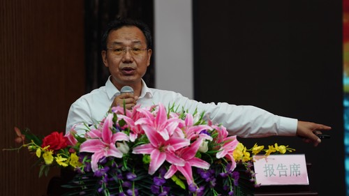 青海省动物疫病预防控制中心副主任蔡金山作主题发言