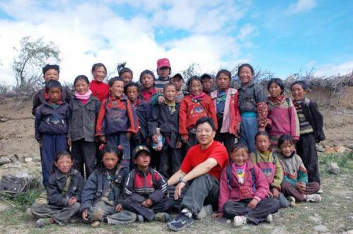 林正佳在西藏自治区昌都市八宿县然乌镇雅卡村小学受访者供图