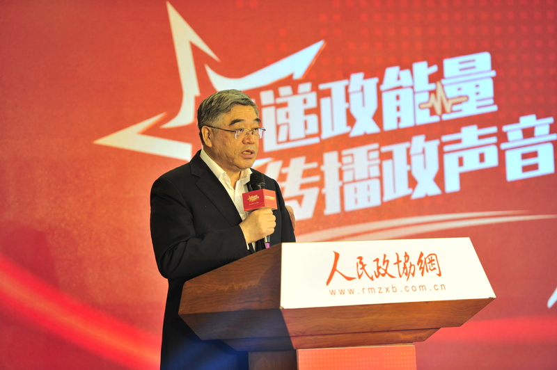 全国政协常委、全国政协副秘书长，民进中央副主席朱永新。