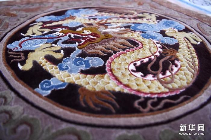 这是4月14日拍摄的一幅天水丝毯成品局部细节。新华社记者 杜哲宇 摄