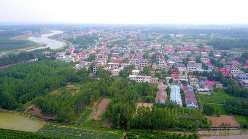 白马河畔的刘湖村。新华社记者 郭绪雷 摄