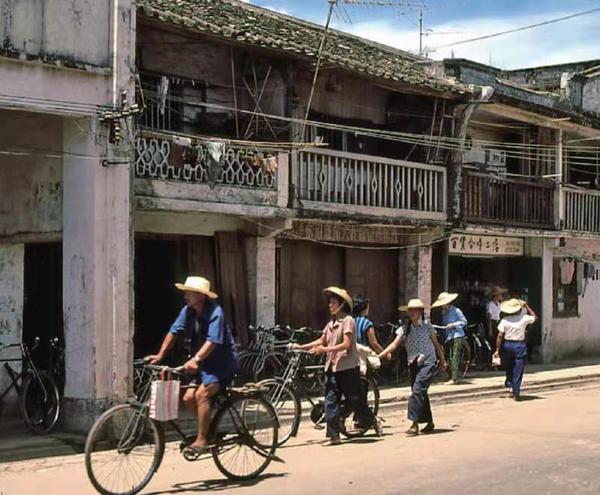 1980年，深圳交通全靠步行和自行车