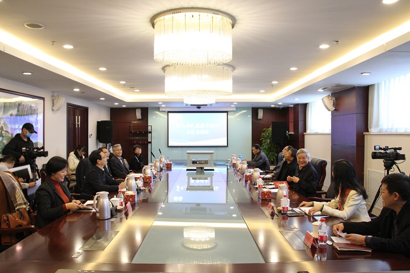 龙庄伟出席第九届民盟教育论坛专家座谈会