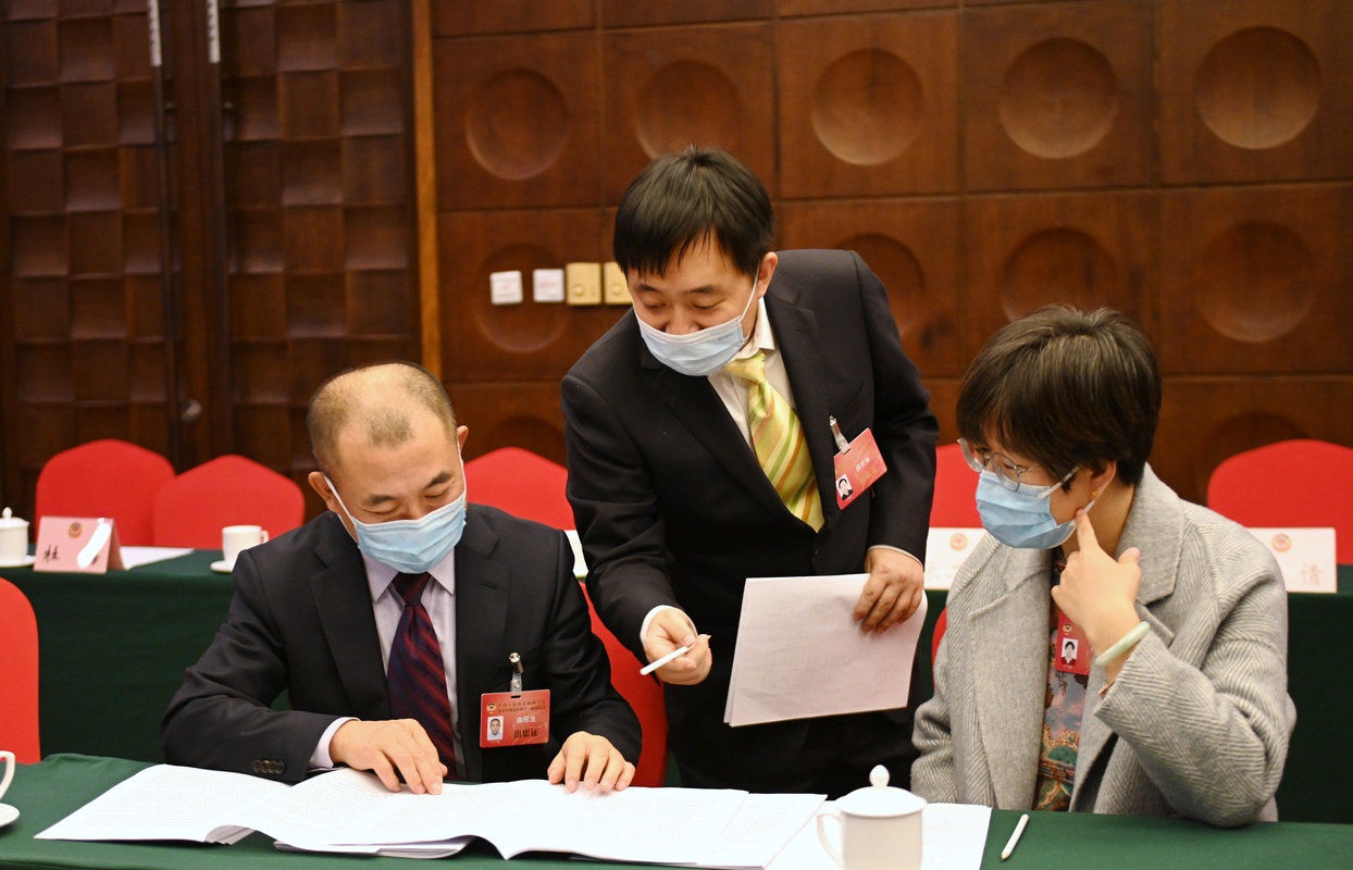                        政协北京市海淀区十一届一次会议小组讨论现场