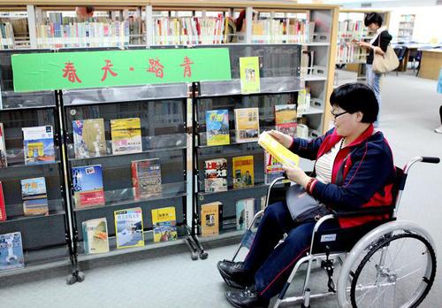 北京残疾人无障碍出行越来越便利 本报记者 贾宁 摄