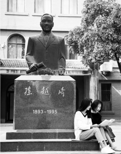 河南理工大学北校区的孙越崎塑像