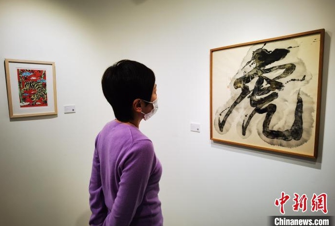“虎中作乐：开心年画展”香港开幕 展出15位港台艺术家当代年画