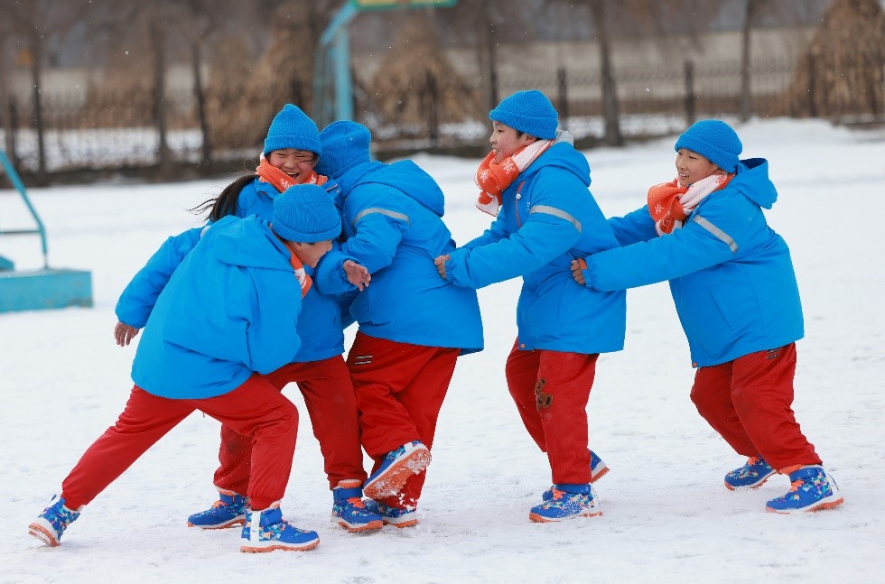 超8万个壹基金温暖包帮孩子快乐过冬