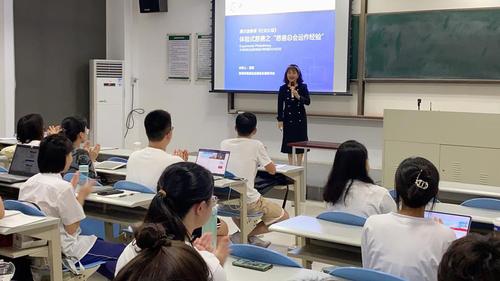 北京师范大学珠海分校邀请珠海市慈善总会雷霄女士为《社会公益》通识课作嘉宾分享。公益慈善学园供图