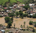 巴西华侨华人社团和中资企业捐助巴西暴雨灾区