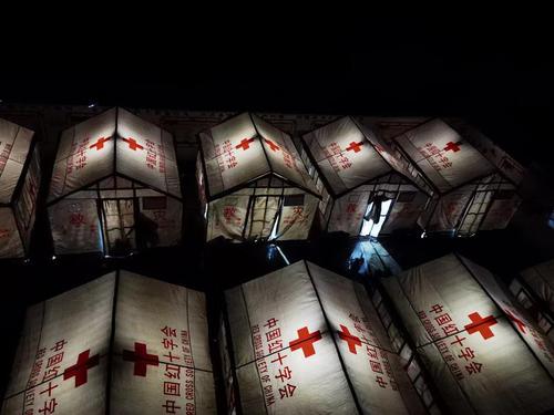 石棉县新乐村红十字安置点正式启用