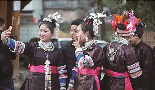 贵州省黎平县厦格村旅游产业深受游客欢迎
