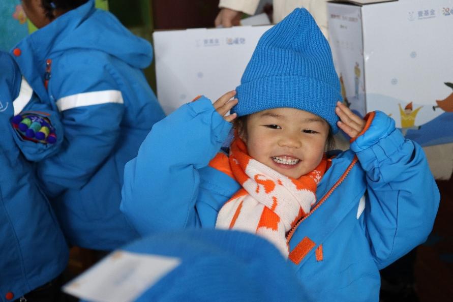 超6万个壹基金温暖包助困境儿童过冬