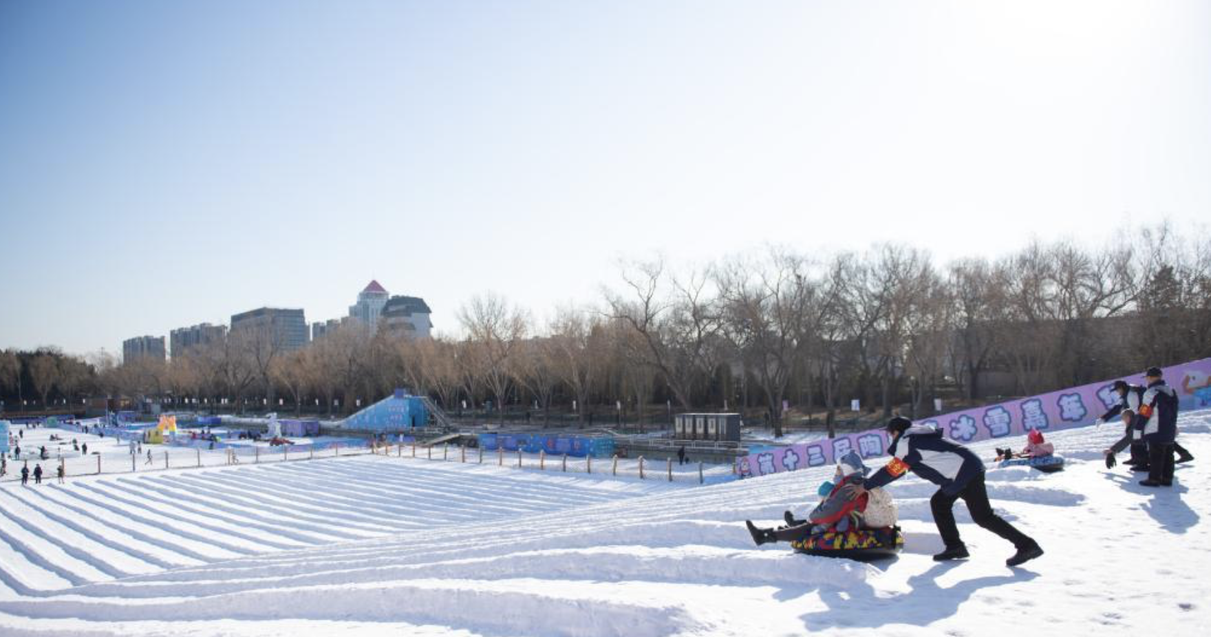 北京公园开启冰雪游园会活动