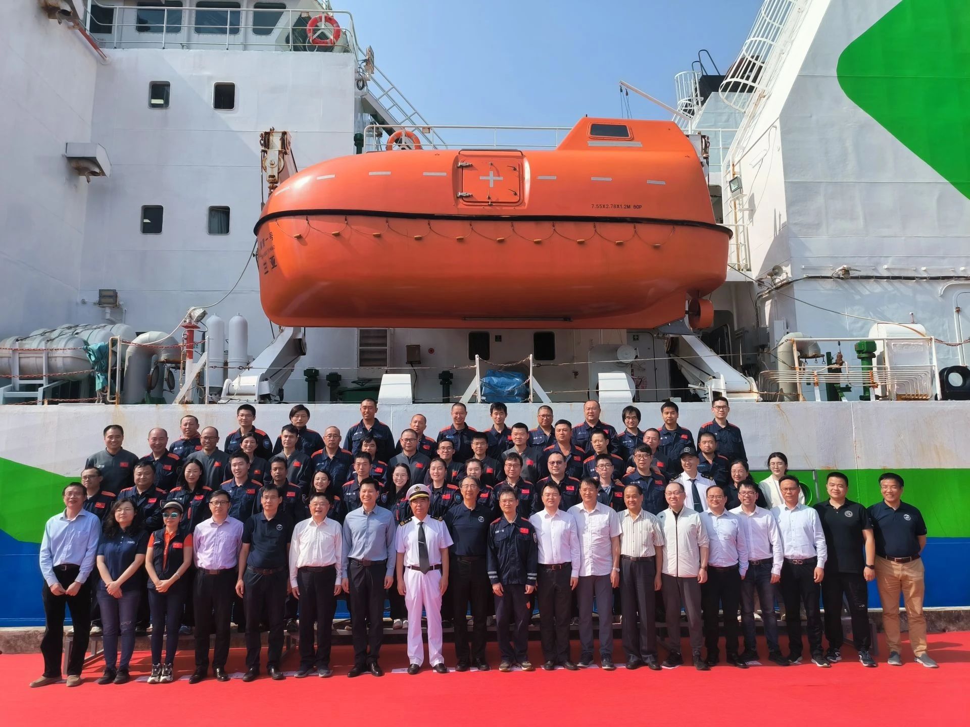 “奋斗者”号完成国际首次环大洋洲载人深潜科考任务