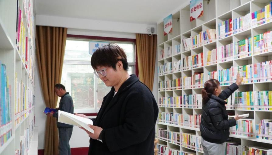 山东菏泽：“牡丹书房”成为居民家门口的图书馆