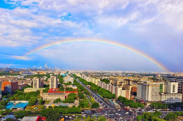 雨后北京现彩虹