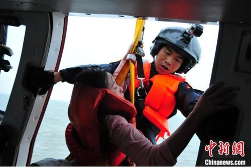 　交通运输部北海救助局20年来成功救助10593人。（资料图）　乔靖　摄