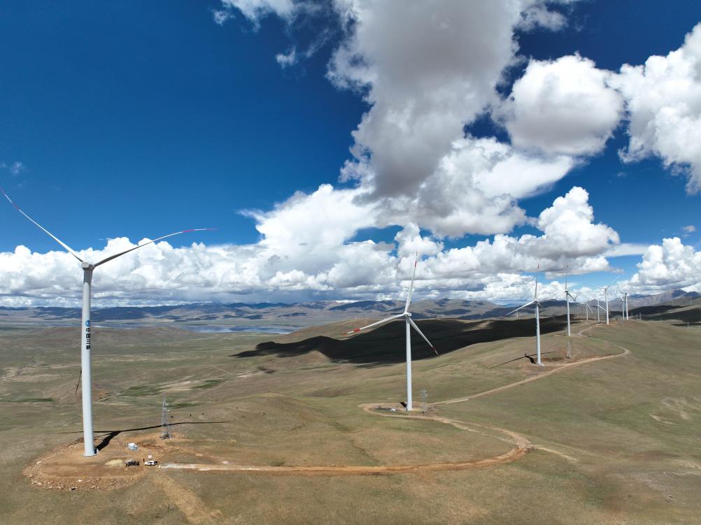 我国超高海拔风电场3.6兆瓦风力发电机组成功并网发电