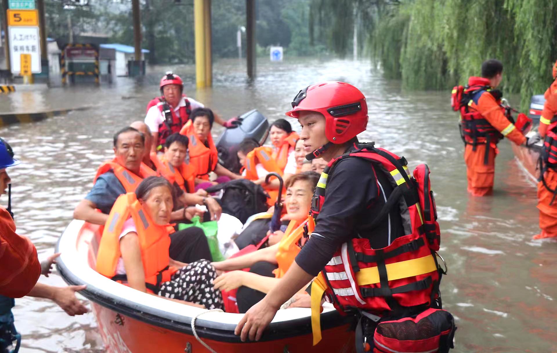 致敬，那些逆流而上的身影——来自抗洪救灾一线救援队员的故事