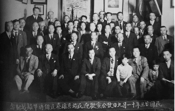 1934年11月9日，中国致公党金门总部欢迎到访的蔡廷锴，司徒美堂陪同（第二排左二为司徒美堂，第二排左三为蔡廷锴）。