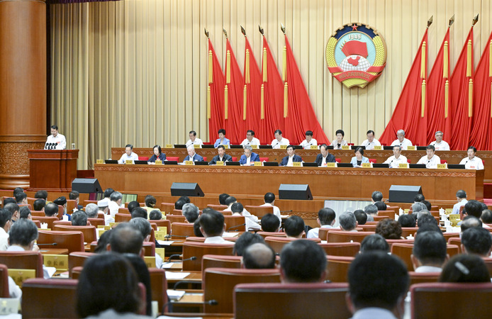 全国政协十四届常委会第三次会议举行全体会议 王沪宁出席