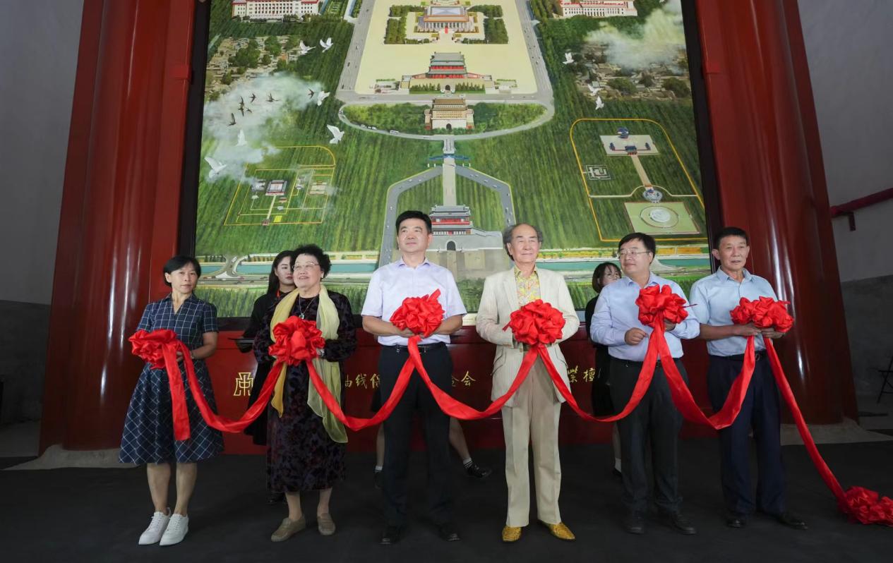 油画《壮美中轴》和国画《老北京正阳门》作品捐赠仪式在北京举行