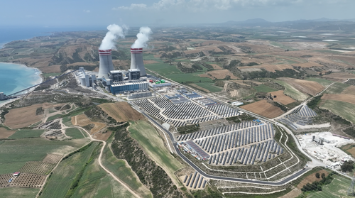 土耳其胡努特鲁电厂一期21MW光伏项目。项目投运后，每年可提供清洁电能约3338.60万千瓦时，节约标准煤约10179.40吨