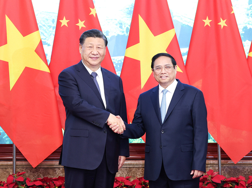 1当地时间12月13日上午，国家主席习近平在河内政府驻地会见越南总理范明政。新华社记者 庞兴雷 摄
