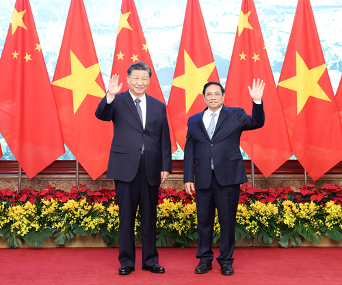 2当地时间12月13日上午，国家主席习近平在河内政府驻地会见越南总理范明政。新华社记者 庞兴雷 摄