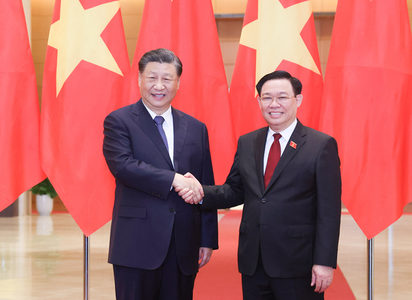 21当地时间12月13日上午，国家主席习近平在河内会见越南国会主席王庭惠。新华社记者 刘卫兵 摄
