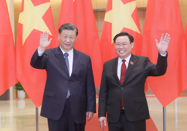 22当地时间12月13日上午，国家主席习近平在河内会见越南国会主席王庭惠。新华社记者 刘卫兵 摄