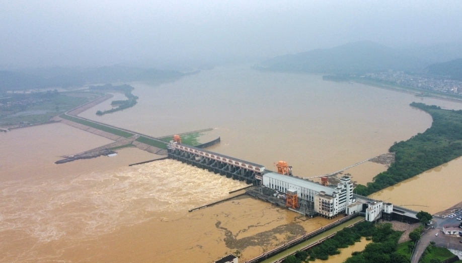 广东北江干流全线出现洪峰 飞来峡水利枢纽有序控泄运行
