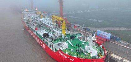 12000立方米LNG运输加注船在江苏启东完工交付