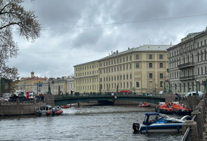 俄罗斯圣彼得堡一公共汽车坠河至少4人死亡