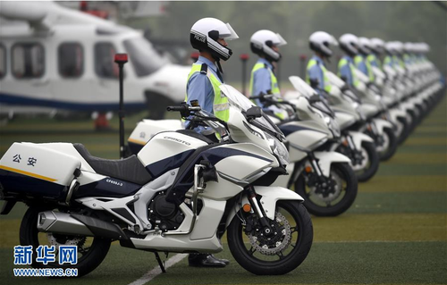 5月27日，警察携警用摩托参加誓师大会。